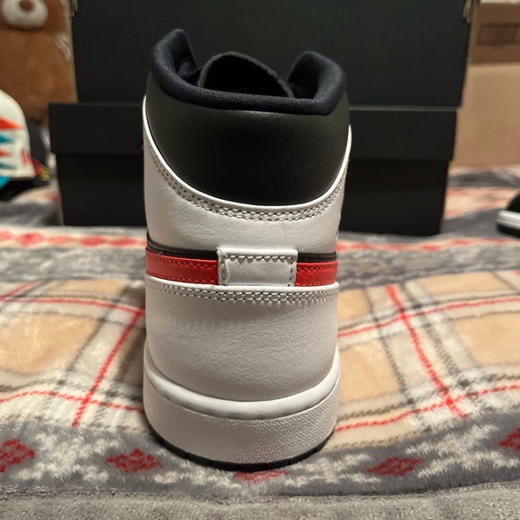 Air Jordan 1 - Picture 4 of 11